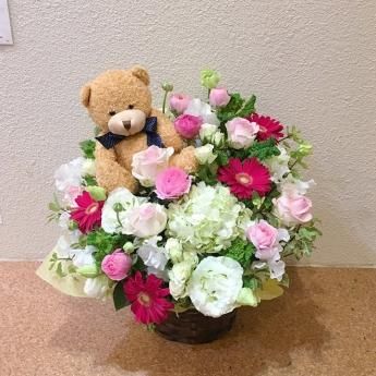 クマのぬいぐるみ入りアレンジ