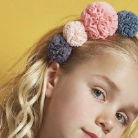 <img class='new_mark_img1' src='https://img.shop-pro.jp/img/new/icons1.gif' style='border:none;display:inline;margin:0px;padding:0px;width:auto;' />milk and soda TULLE POM HEADBAND 