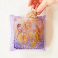 <img class='new_mark_img1' src='https://img.shop-pro.jp/img/new/icons1.gif' style='border:none;display:inline;margin:0px;padding:0px;width:auto;' />Sarah's Silks  Tooth Fairy Pillow PU