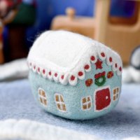 <img class='new_mark_img1' src='https://img.shop-pro.jp/img/new/icons1.gif' style='border:none;display:inline;margin:0px;padding:0px;width:auto;' />饹1‼︎Felt Blue Gingerbread House