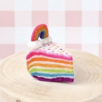 <img class='new_mark_img1' src='https://img.shop-pro.jp/img/new/icons1.gif' style='border:none;display:inline;margin:0px;padding:0px;width:auto;' />Felt Rainbow Cake Slice