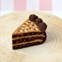 <img class='new_mark_img1' src='https://img.shop-pro.jp/img/new/icons1.gif' style='border:none;display:inline;margin:0px;padding:0px;width:auto;' />Felt German Chocolate Cake Slice