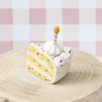 <img class='new_mark_img1' src='https://img.shop-pro.jp/img/new/icons1.gif' style='border:none;display:inline;margin:0px;padding:0px;width:auto;' />Felt Confetti Cake Slice