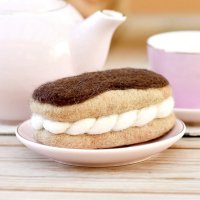 <img class='new_mark_img1' src='https://img.shop-pro.jp/img/new/icons1.gif' style='border:none;display:inline;margin:0px;padding:0px;width:auto;' />Felt Chocolate Eclair