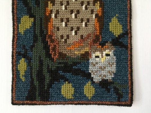北欧ハンドメイド 伝統刺繍（トゥヴィスト縫い）”フクロウ親子”の