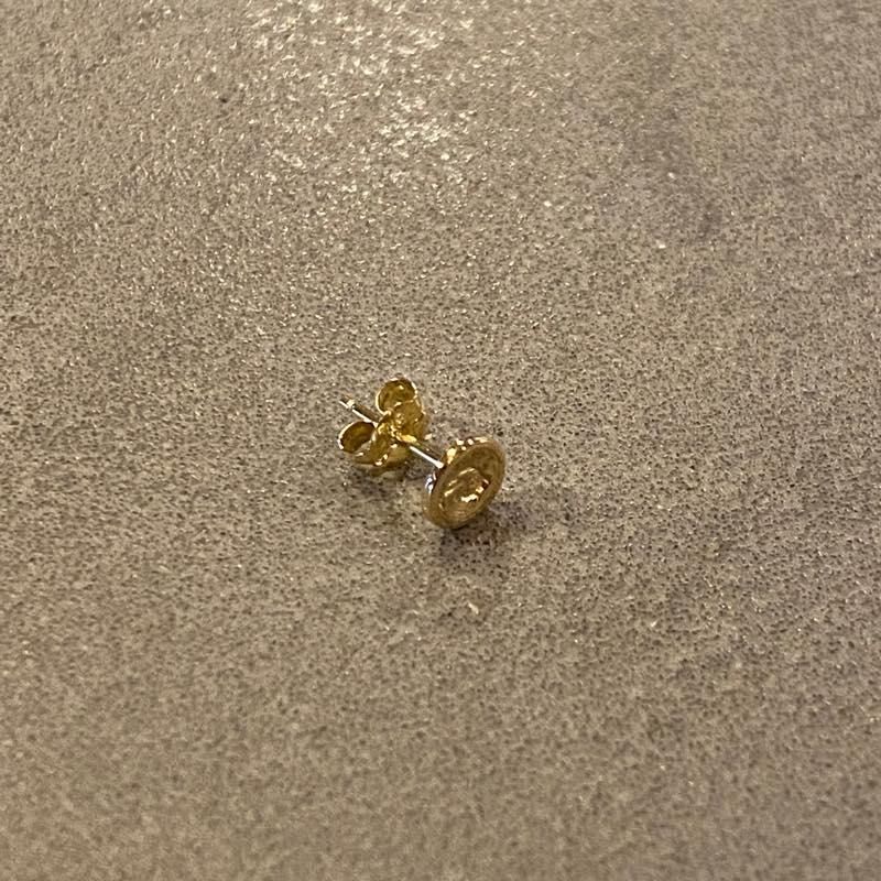 LARRY SMITH 花形 ゴールドピアス 片耳用 LARRY SMITH 花形 ゴールドピアス 片耳用 - メルカリ