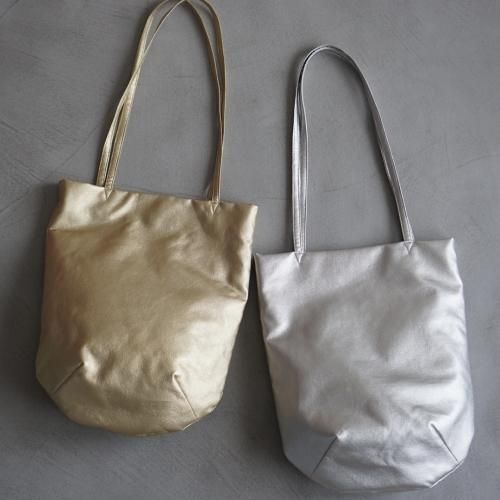 Metallic tote discount