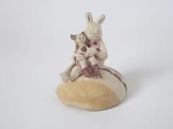 うさぎといっしょ 【にしだ みき ・陶芸】 少女 陶器 人形 可愛い 素朴 うさぎ ウサギ ラビット オブジェ おしゃれ 兔 アニマル 動物