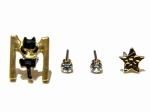 アルファベットのMと子猫のセット ピアス 【 KAZA / カザ 】【メール便送料無料】 ねこ ネコ キャット アニマル 動物 キュート かわいい アクセサリー レディース イニシャル アルファベット