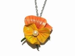 ビオラ ネックレス (オレンジ×イエロー)【 もりや ゆか 】 ハンドメイド 手作り かわいい おしゃれ 革 レザー ミニチュア 花 フラワー フック