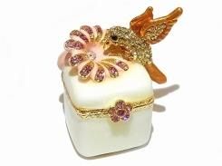 『 ハチドリ ジュエリーボックス 』(ホワイト) 【 ピィアース Piearth Japan 】アクセサリー ジュエリー ボックス 置物 インテリア 動物 アニマル モチーフ オブジェ 鳥 花
