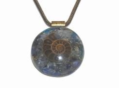 オルゴナイト ペンダント M【Powerful Orgone Pendant】ブルーカルサイト/ラピスラズリ/ブルーアパタイト/アンモナイト