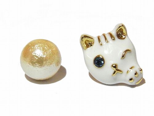 ウインクキャットミルキー ピアス 【 KAZA カザ 】ネコ ねこ 猫