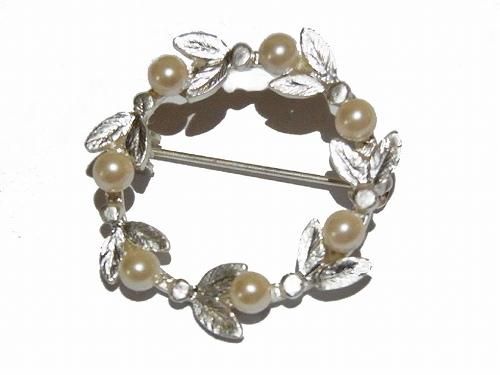 Garland ブローチ Luccica ルチカ フラワー パール 花 かわいい アクセサリー エレガント 花冠 月桂冠 花輪 Garland ブローチ Luccica ルチカ フラワー パール 花 かわいい アクセサリー エレガント 花冠 月桂冠 花輪