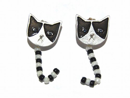 ミミとメル (白黒ハチワレ猫）ピアス【 Luccica ルチカ 】かわいい アクセサリー 八割れ キャット 誕生日 プレゼント 女性 雑貨