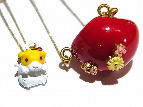 リンゴのおうち ネックレス 【 cuir carameliser クイール キャラメリゼ 】 動物 モルモット 花 フラワー 林檎 アップル