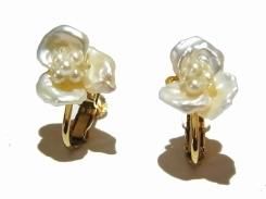 ottelia イヤリング 【 Luccica ルチカ 】【メール便 送料無料 】 カワイイ アクセサリー 淡水パール 上品 ゴールド 花 フラワー
