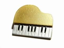 ピアノ ブローチ (ゴールド)【 Luccica ルチカ 】【メール便送料無料】 楽器 演奏 音楽 アクセサリー かわいい 個性的 コンサート ライブ ユニーク