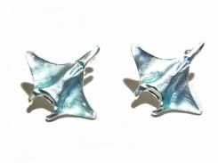 マンタ イヤリング (シルバー×ブルー) 【 Luccica ルチカ 】 【メール便送料無料】 個性的 カワイイ 魚 マリン 海 フィッシュ 珍しい おもしろ 誕生日 プレゼント 女性 雑貨