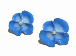 ベレナ ピアス ブルー 【 Luccica ルチカ 】【 メール便 送料無料 】 アクセサリー カワイイ 花 フラワー 植物 エレガント ナチュラル 誕生日 プレゼント 女性 目立つ スタッド