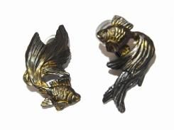 金魚 イヤリング BK【 Palnart Poc パルナートポック 】【 メール便 送料無料 】 金魚 魚 夏 ジュエリー 誕生日 プレゼント スタッド かわいい