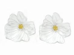 Dogwood ピアス (花:小) 【 Luccica ルチカ 】【 メール便 送料無料 】 アクセサリー カワイイ フラワー エレガント ナチュラル 誕生日 プレゼント 女性 クリア 大ぶり 透明