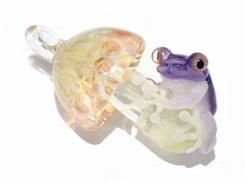 Frog on a Mushroom 拾 ペンダントトップ 【 kengtaro ケンタロー 】 ガラス 職人 作家 蛙 かえる フロッグ 菌 きのこ アクセサリー ネックレス