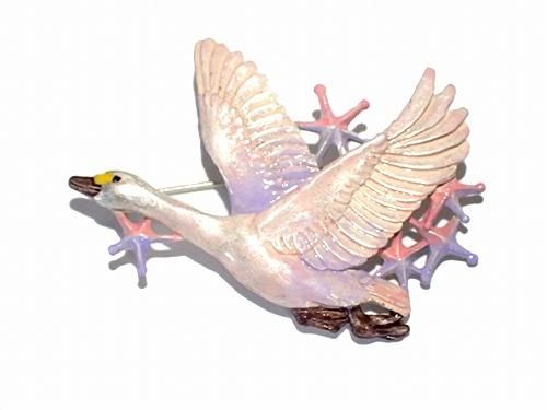 ブローチ☆白鳥 怖かっ