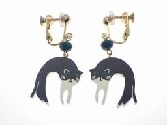 ルチカ イヤリング ネコ 『 メローネリモーネ (GR×BK)』【 Luccica 】 ねこ キャット アニマル 猫背 丸い 伸び かわいい おもしろ 個性的 farbe ファルべ