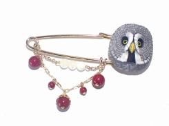カラフトフクロウ カブトピン 【 ariam 】ハンドメイド アクセサリー ジュエリー 動物 かわいい フクロウ ふくろう ブローチ