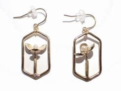 herbertia 花 ピアス 【 Luccica ルチカ 】【 メール便 送料無料】プロペラ アクセサリー カワイイ 花 フラワー 植物 ナチュラル プレゼント 女性 ゴールド 金 チリアヤメ
