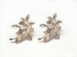 マットフラワーパール ピアス 【 Luccica ルチカ 】【 メール便 送料無料 】 カワイイ 花 エレガント ナチュラル お洒落