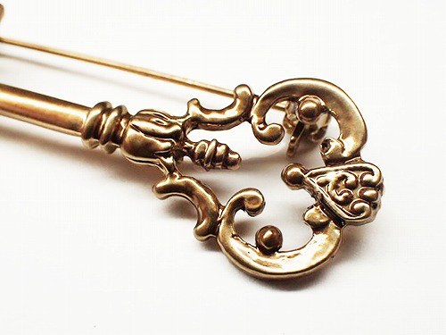 antique key ブローチ 【 Luccica ルチカ 】【 メール便 送料無料 】 カワイイ 誕生日 プレゼント 女性 雑貨 おしゃれ 鍵 キー