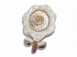 Petronella(B) ブローチ 【 Luccica ルチカ 】【 メール便 送料無料 】 花 アクセサリー カワイイ フラワー 植物 エレガント ナチュラル 大人 ゴールド 金 日本製