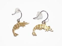 えび ピアス【 thuthu appetizing accessories / nupi 】 真鍮 アクセサリー お洒落 かわいい 海老 フック いきもの