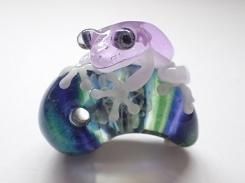 『 勾玉 (マガタマ) 十一 ペンダントトップ 』【写真追加分】【 kengtaro ケンタロー 】 勾玉 蛙 ガラス 作家 フロッグ カエル アクセサリー