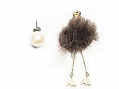 ostrich ピアス 【 Luccica ルチカ 】【 メール便 送料無料 】 鳥 ダチョウ バード アクセサリー シンプル カワイイ 動物 ふわふわ ファー リアル ユニーク 面白い 冬 ファー