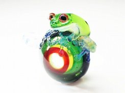 月虹 (げっこう) 七 【 kengtaro ケンタロー 】 カエル 蛙 フロッグ モチーフ ボロシリケイトガラス 職人 作家 カラフル 芸術 個性的 チャーム