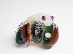 勾玉 ヤモさん 六【 kengtaro ケンタロー 】 勾玉 ヤモリ 守宮 ガラス 作家 蛙 かえる フロッグ 一点 カラフル 芸術 個性的