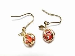 クリスタル インアップル ピアス (ピンキーレッド) 【 Luccica ルチカ 】【メール便送料無料】 林檎 リンゴ アクセサリー りんご フルーツ 果物 かわいい 絵本