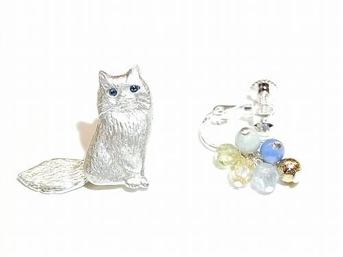 おすましネコ イヤリング シルバー Luccica ルチカ 猫 アクセサリー ネコ キャット 動物 個性的 カワイイ キュート