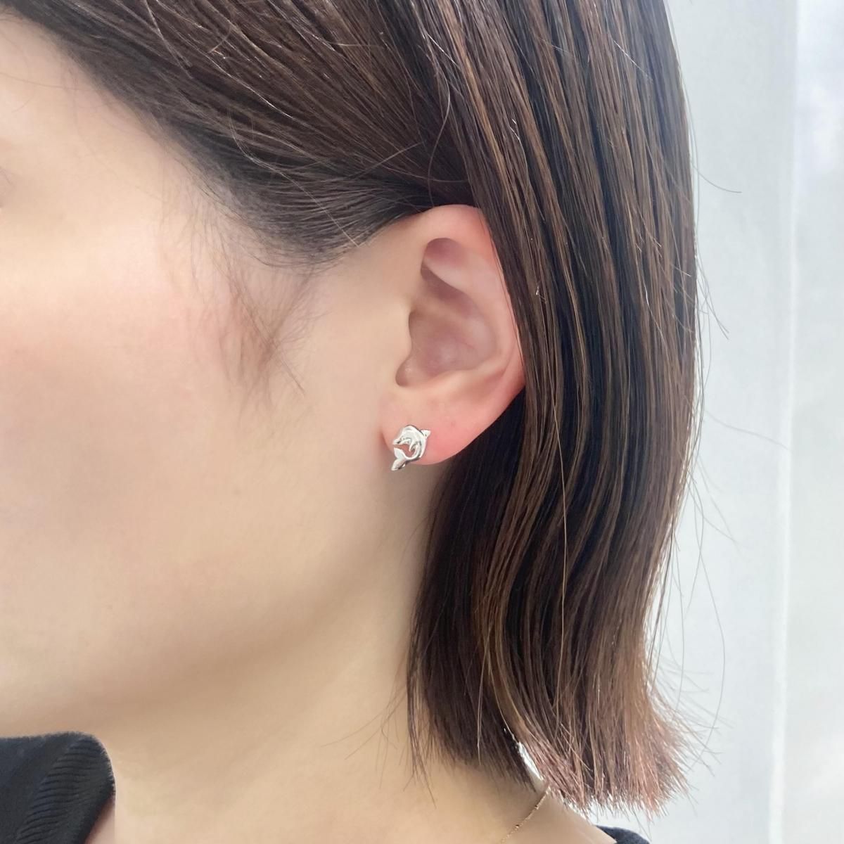新作】「イルカ」ピアス(K10イエローゴールド)