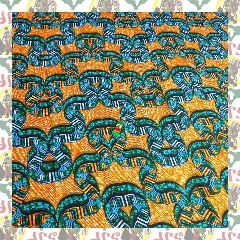 African Crafts (アフリカ工芸品) “トンガ族のスツール - LIGHT