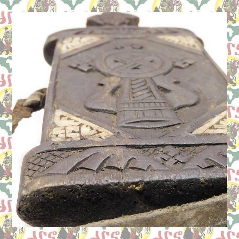 エチオピアの木彫りと石彫りイコン