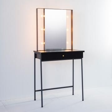 スタジオ女優ミラー ヘアサロン・フォトスタジオ・美容室・ネイル