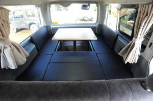 快適な車中泊を目指したベットキット テーブル ベットキットｂ ハイエース パーツ 0系の網戸など はハイエースパーツの専門店 T K Tech