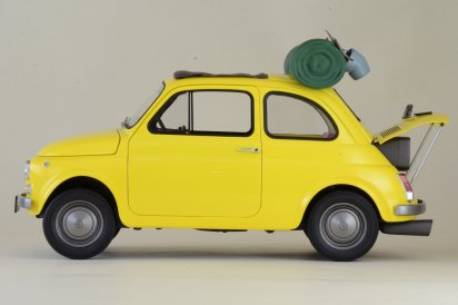 ルパン三世 カリオストロの城 FIAT 500 1/12 ダイキャスト製塗装済み