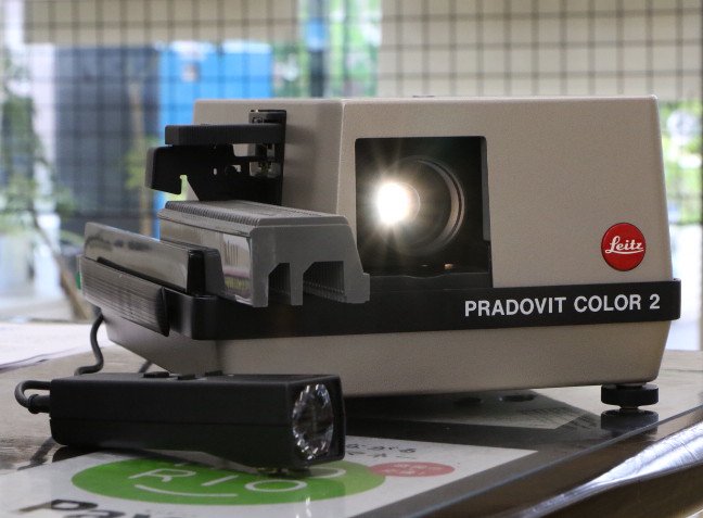ライカ スライドプロジェクター PRADOVIT COLOR 2 (ジャンク品) - カメラのキクヤ　中古品＆お買得品　WEB SHOP