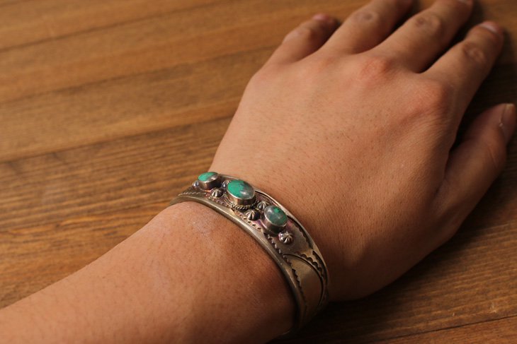 MONT LIVRE モントリーブル HEAVY BAND WITH TURQUOISE STONE BANGLE ...