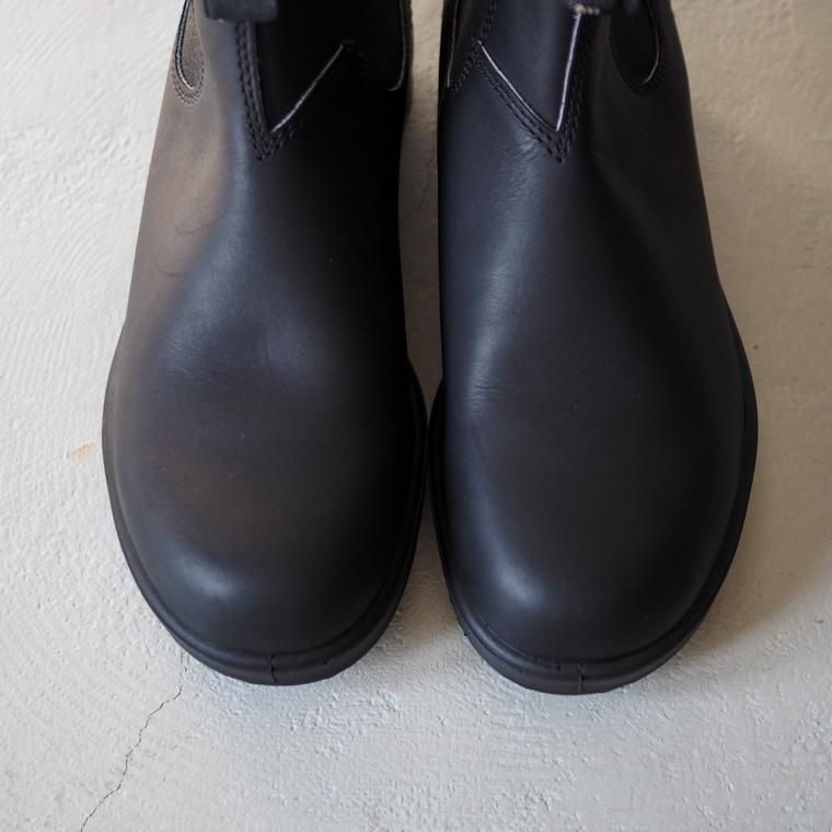 BLUNDSTONE